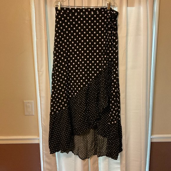 torrid Dresses & Skirts - Torrid Black Polka Dot Challis Wrap Skirt 3 White New NWT Hi-Lo Hem Ruffle Trim